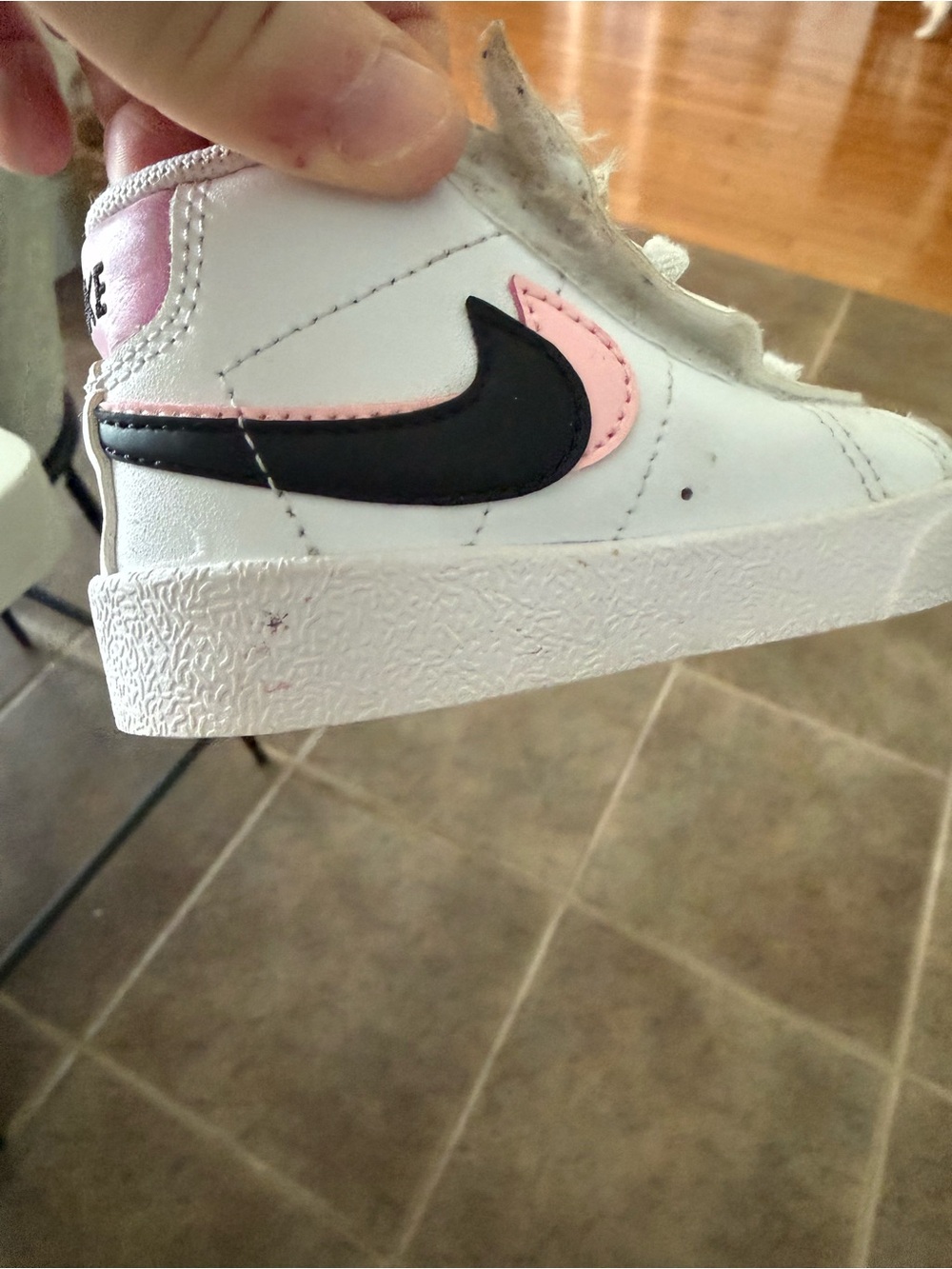Nike Kids White and Pink  Sneakers size 4t